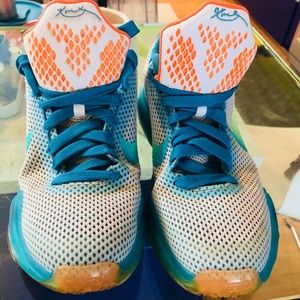 Kobe 10 in size 4 Youth
